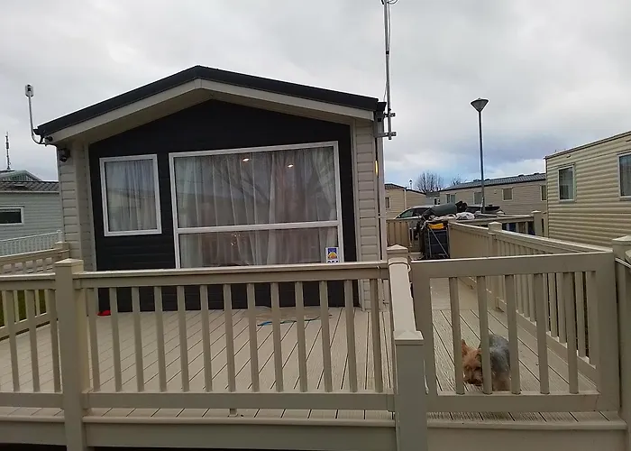 Pet Free Family Mobile Home Sleeps 8 With Large Secured Decking Sea Wick Holiday Park