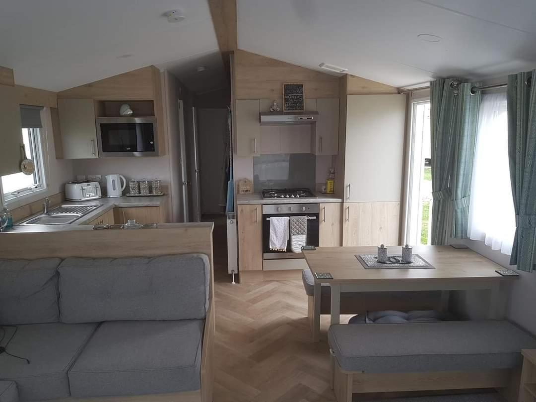 Pet Free Family Mobile Sleeps 8 With Large Secured Decking Sea Wick Campsite *