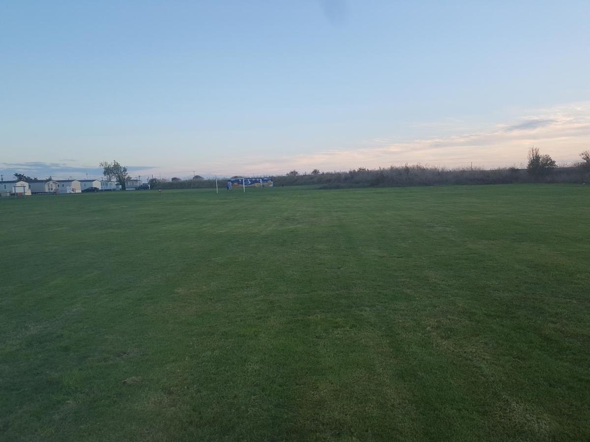 Pet Free Family Mobile Sleeps 8 With Large Secured Decking Sea Wick Campsite *