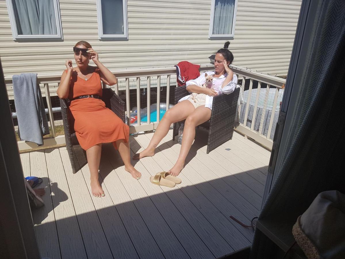 Pet Free Family Mobile Sleeps 8 With Large Secured Decking Sea Wick *