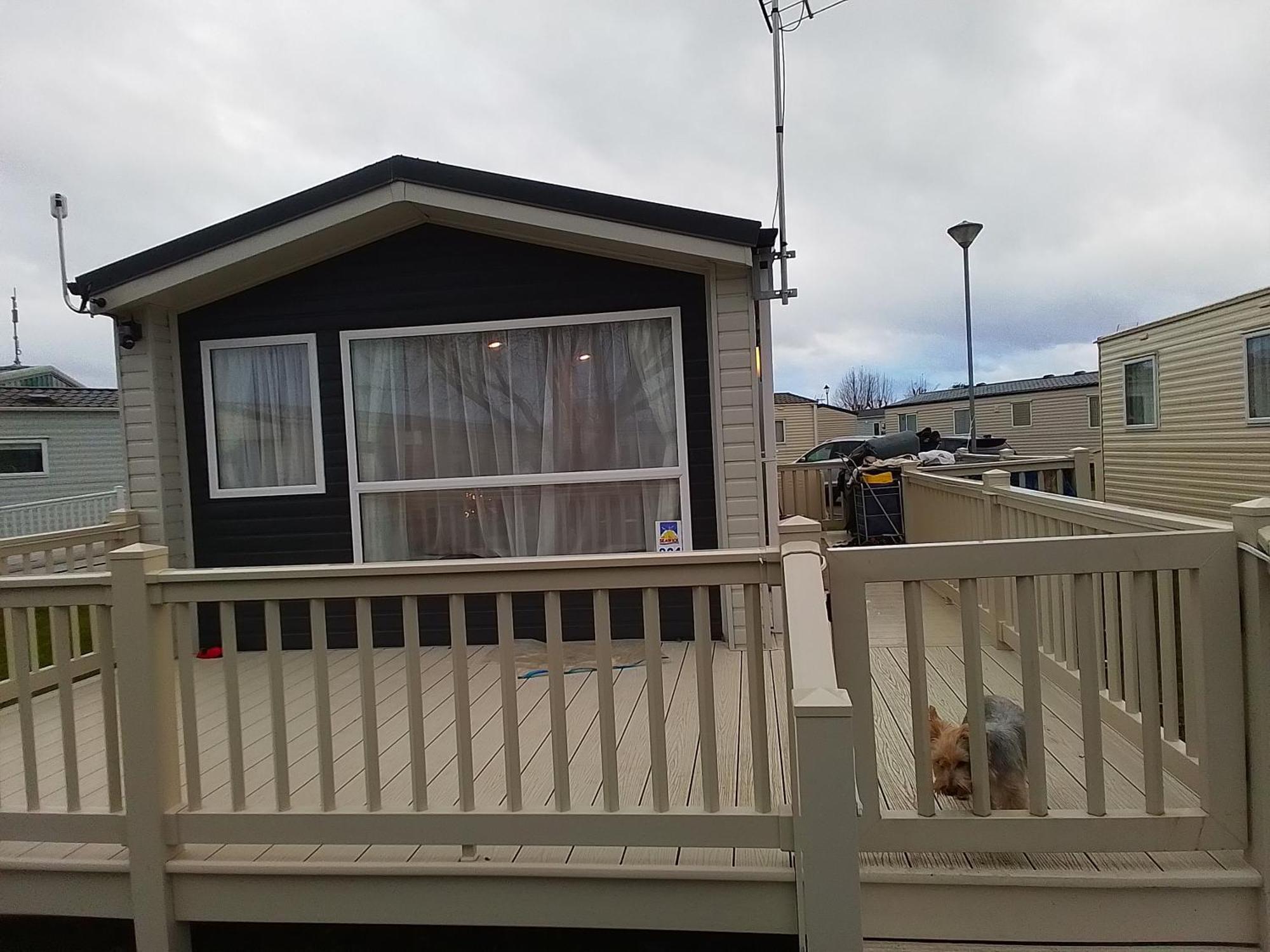 Pet Free Family Mobile Sleeps 8 With Large Secured Decking Sea Wick Campsite *