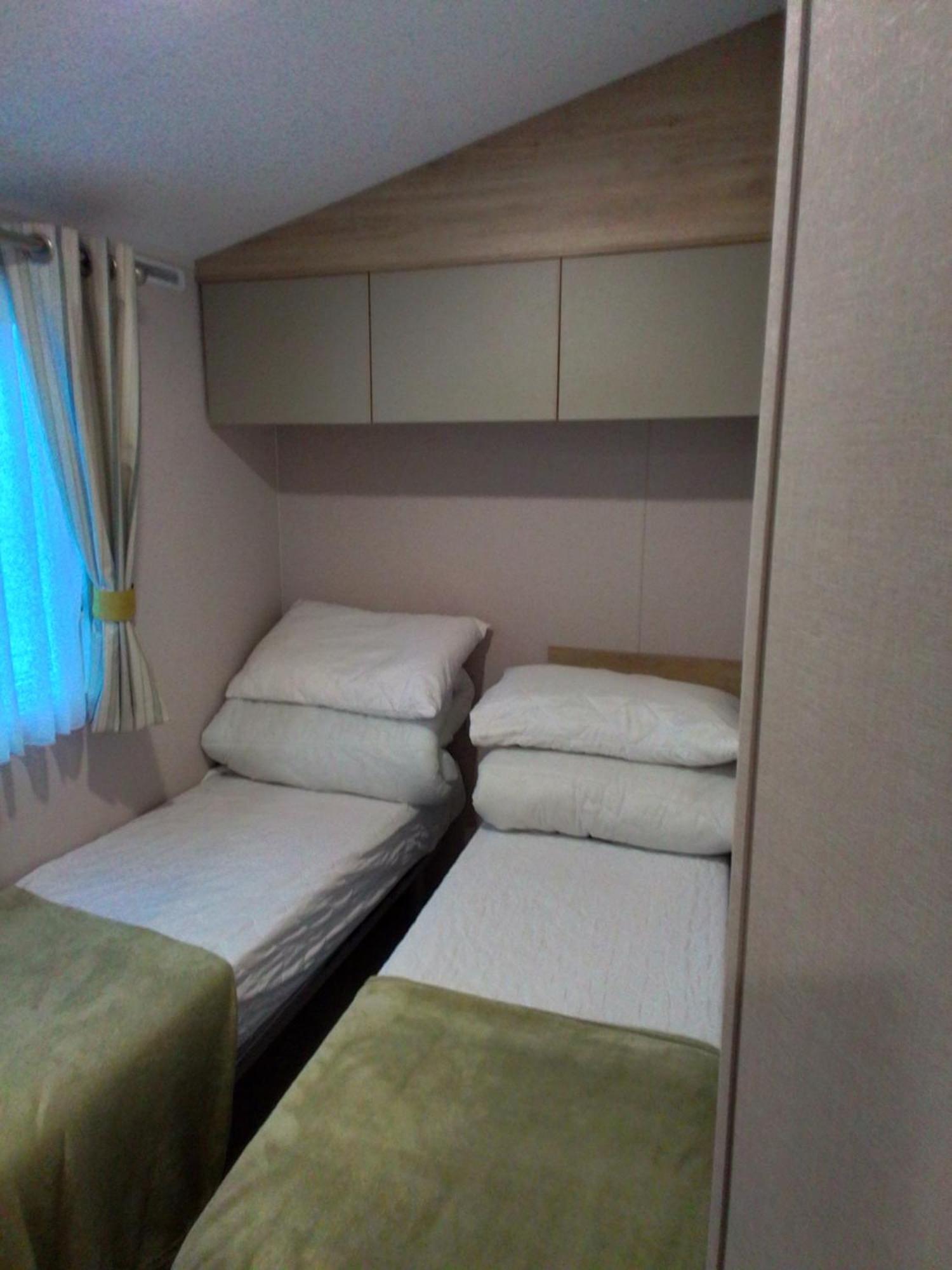 Pet Free Family Mobile Sleeps 8 With Large Secured Decking Sea Wick Campsite