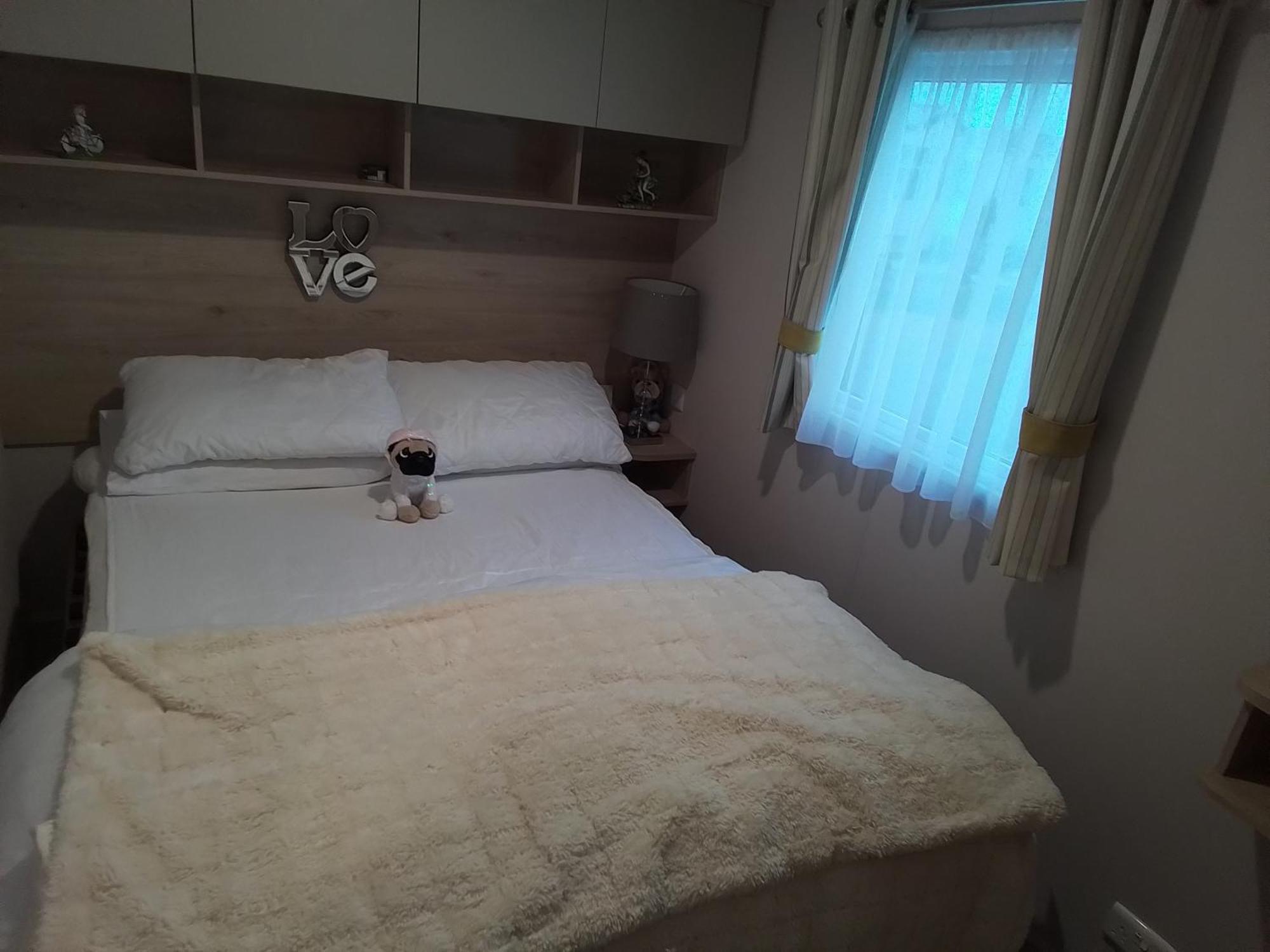 Pet Free Family Mobile Sleeps 8 With Large Secured Decking Sea Wick Campsite