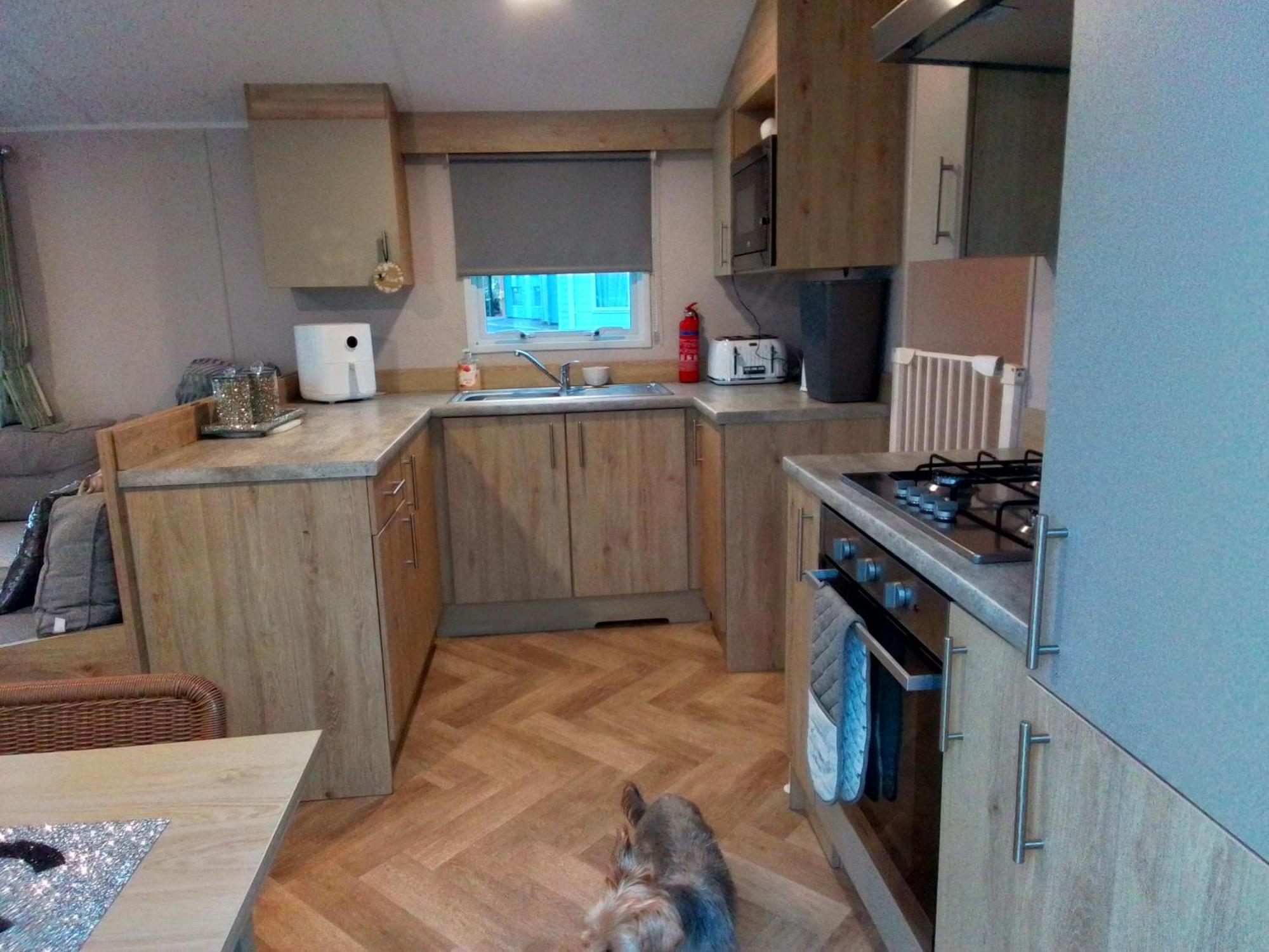 Pet Free Family Mobile Sleeps 8 With Large Secured Decking Sea Wick Campsite *