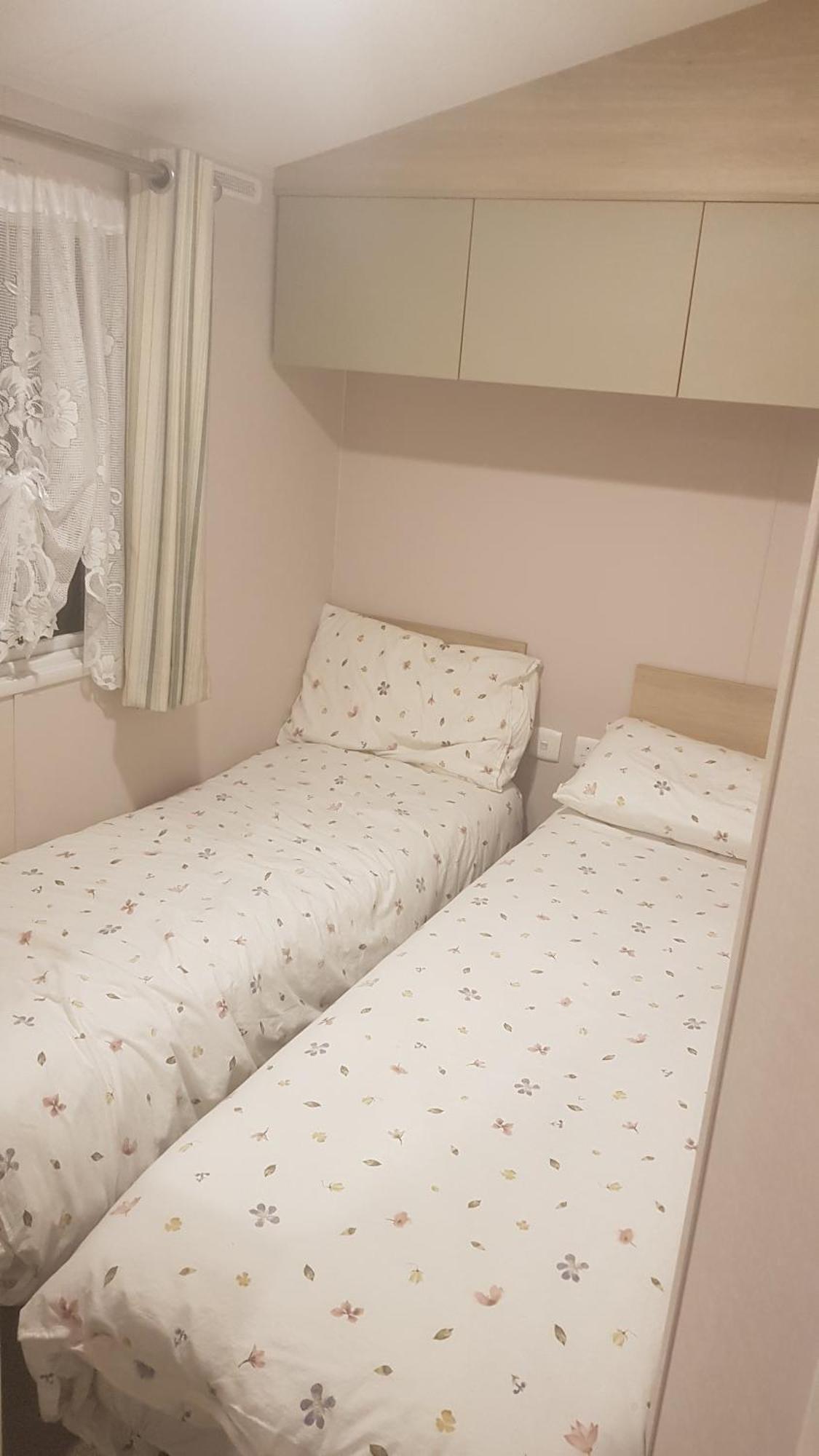 Campsite Pet Free Family Mobile Sleeps 8 With Large Secured Decking Sea Wick *
