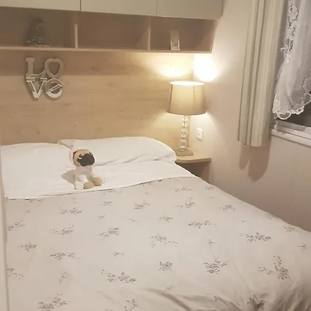 Pet Free Family Mobile Home Sleeps 8 With Large Secured Decking Sea Wick Holiday Park Clacton-on-Sea Exterior photo