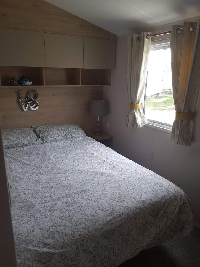 Pet Free Family Mobile Sleeps 8 With Large Secured Decking Sea Wick Campsite *