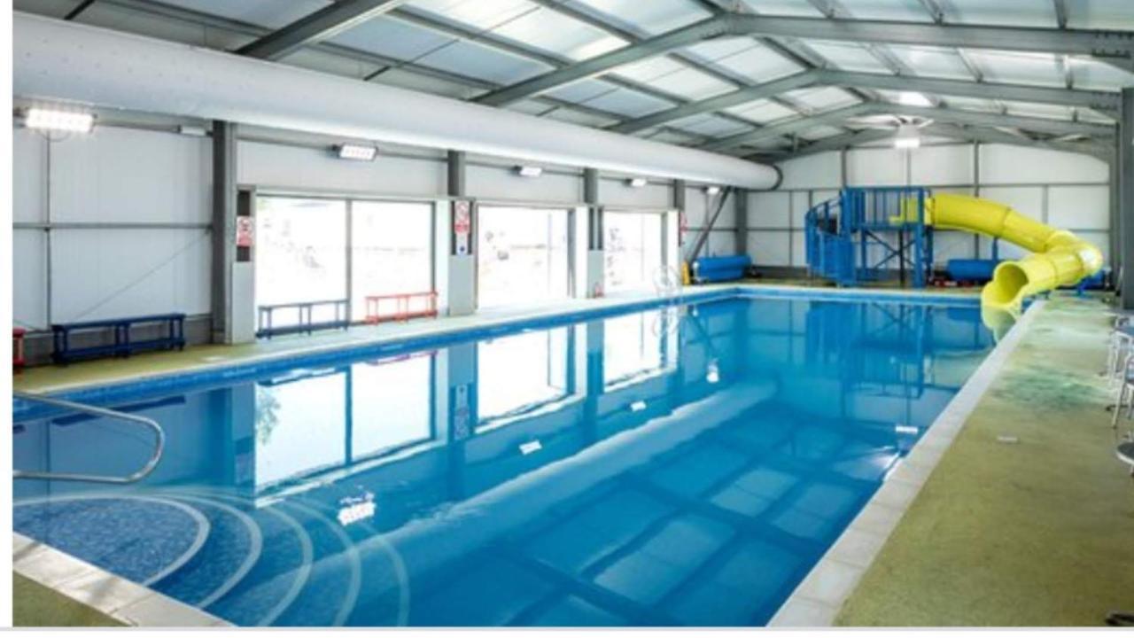 Pet Free Family Mobile Sleeps 8 With Large Secured Decking Sea Wick * Clacton-on-Sea